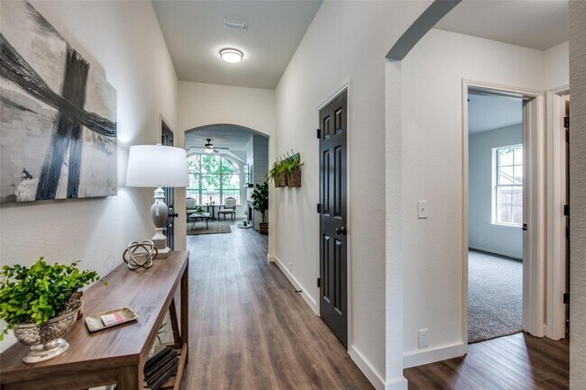 Building Photo - 759 Winding Oak Bend