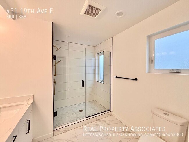 Building Photo - 431 19th Ave E