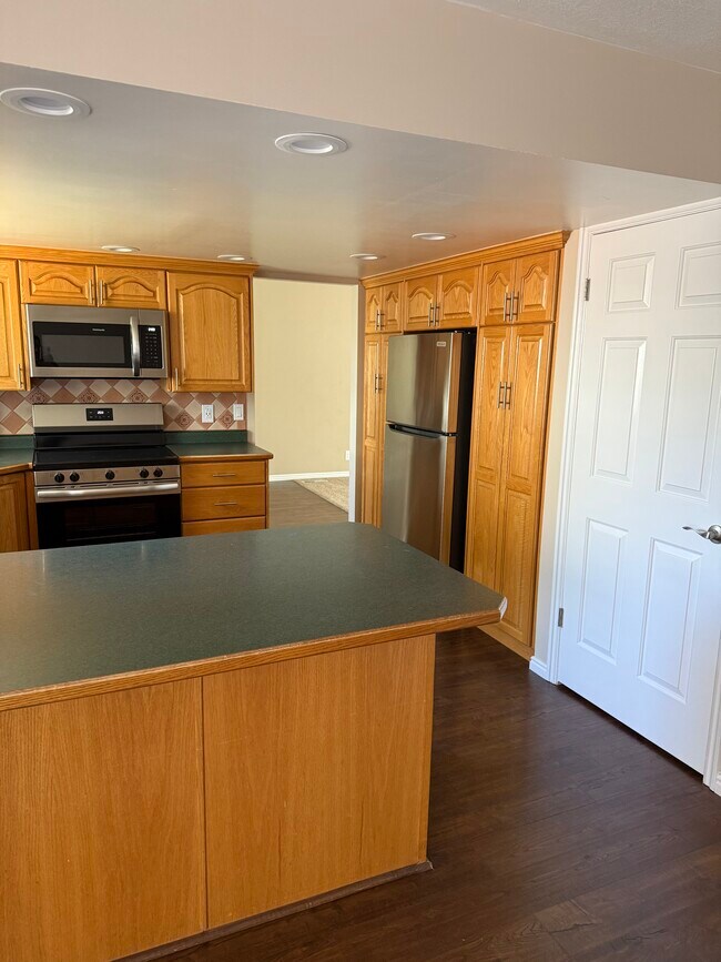 Building Photo - 1453 E Vintry Cir