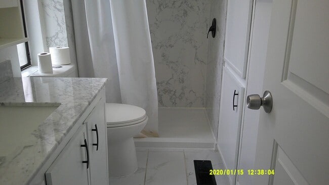 Building Photo - 945 Davis St