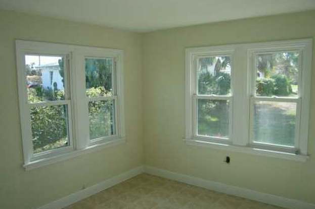 Building Photo - 415 Greenbriar Dr