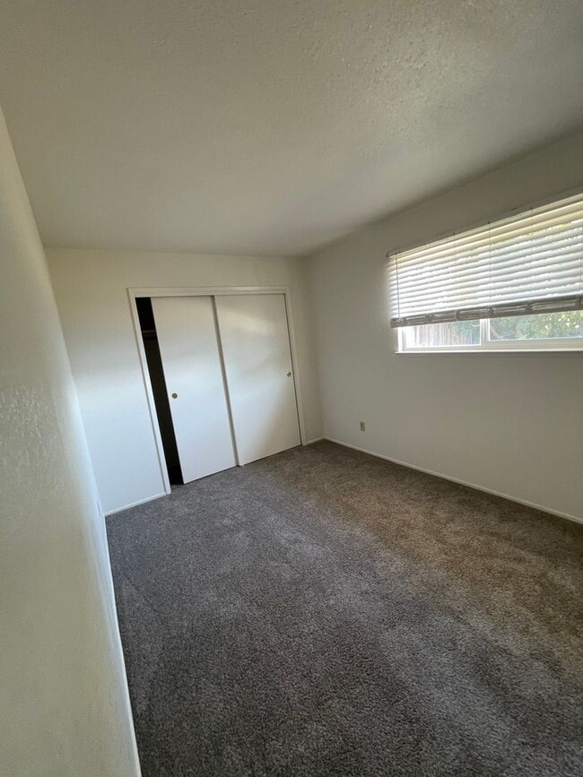 Building Photo - NOW AVAILABLE!! Very Nice Home In Gustine