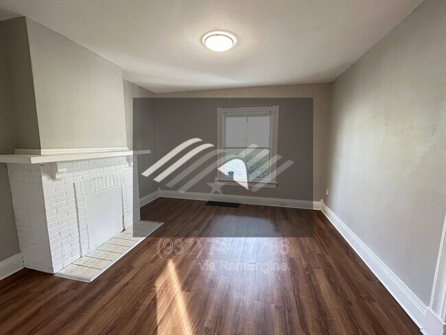 Building Photo - 211 Alaska St