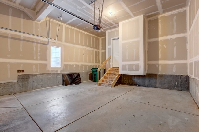 Building Photo - $2,500.00 - 3 Bedrooms and 2.5 Bathrooms T...