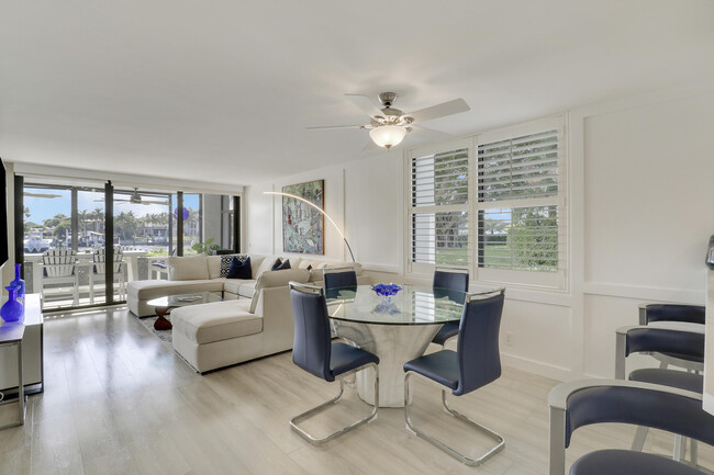 Building Photo - 515 Bay Colony Dr N