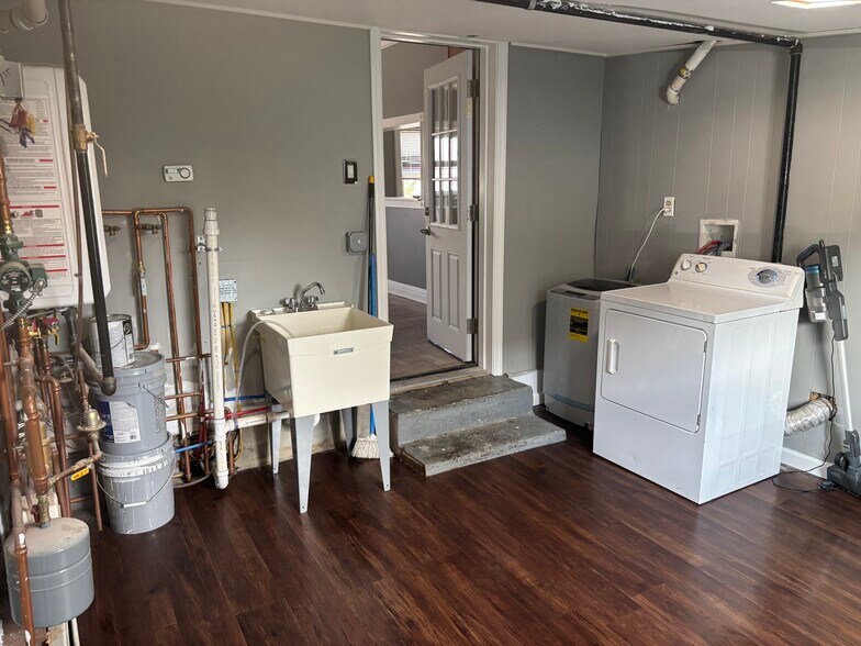 Building Photo - 17 Tennent Ave