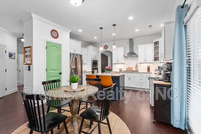 Building Photo - 1103 Magenta Way