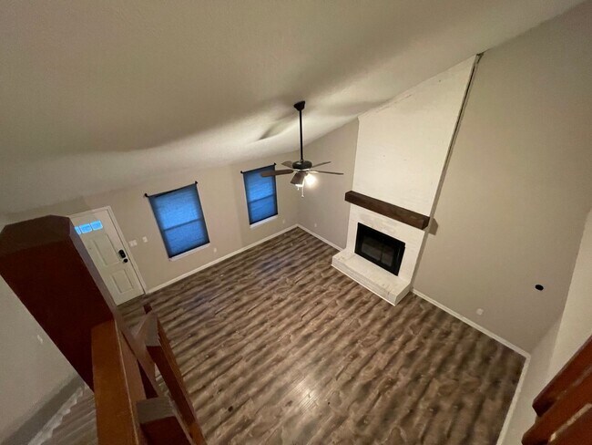 Building Photo - 4 BED / 3 BATH SINGLE FAMILY IN SALEM LAKES!