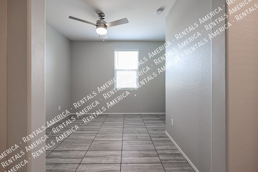 Building Photo - 1548 E Chaparral Pl