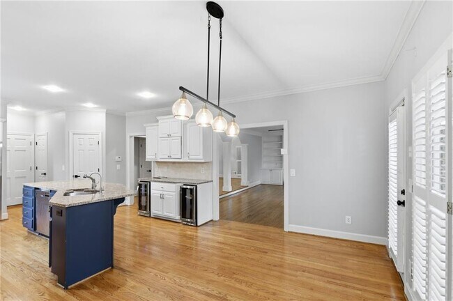 Building Photo - 4563 Fountain Dr NE