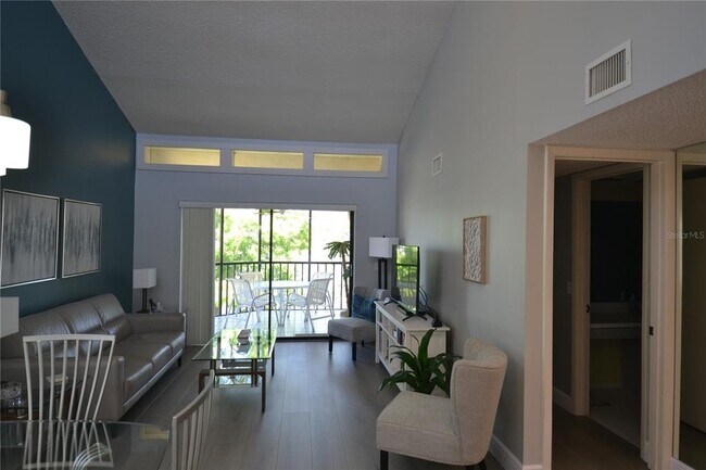 Building Photo - 284 Woodlake Wynde