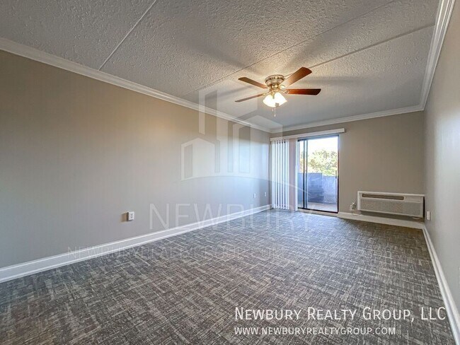 Building Photo - 530 N Main St