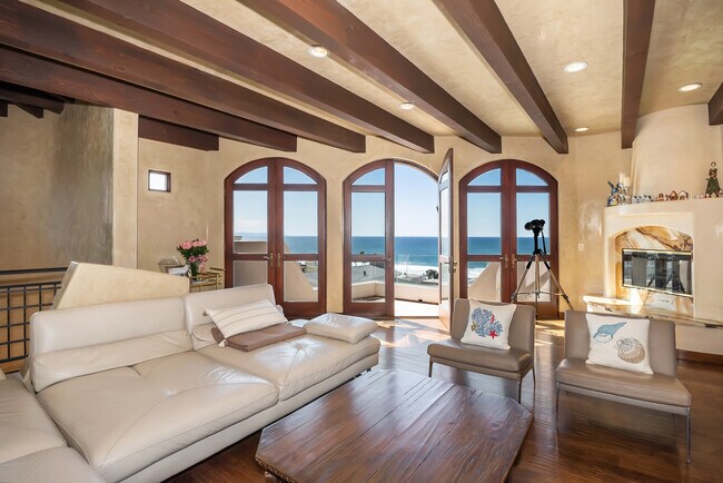 Building Photo - 221 30th St