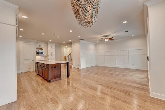 Building Photo - 341 Bailey Walk