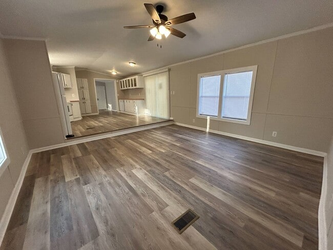 Building Photo - 52 White Oak Village