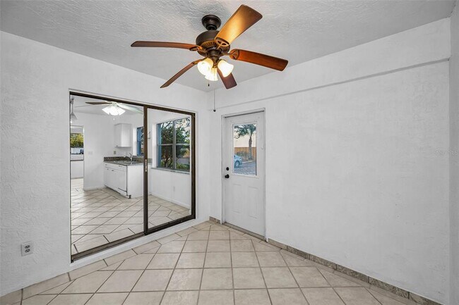 Building Photo - 10626 Longwood Dr