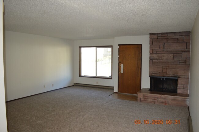 Building Photo - 665 SW Tichenor St
