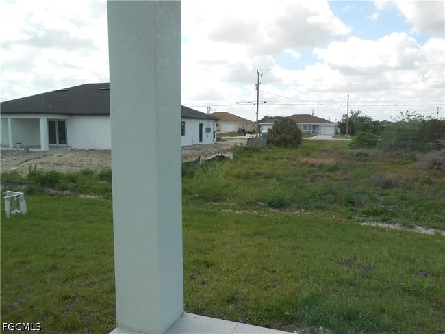 Building Photo - 320 Poplar St