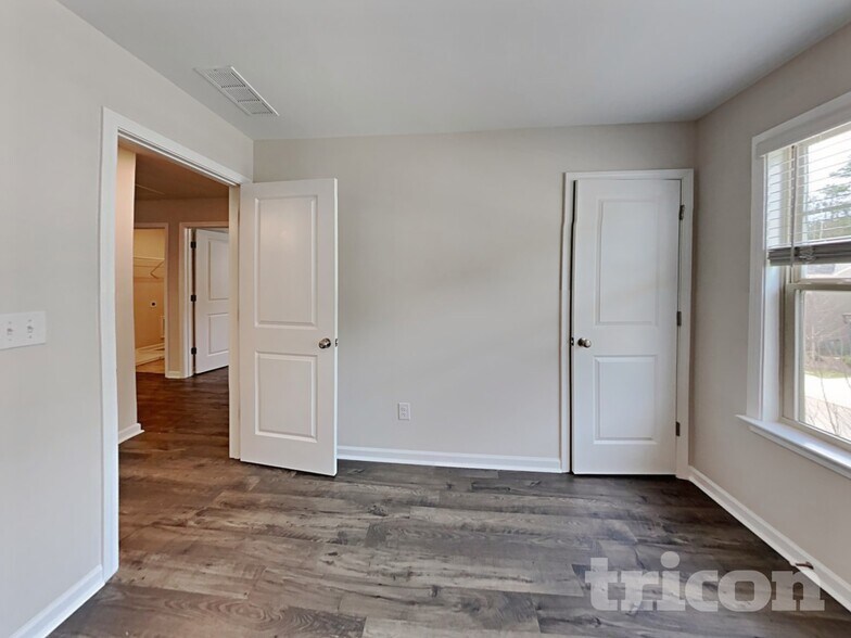 Building Photo - 203 Chapelcrest Ln