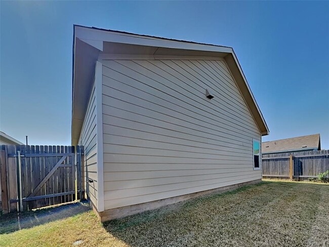 Building Photo - 217 Mica Trl