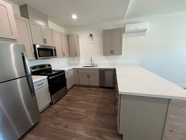 Building Photo - Newly built homes with City of Redding solar!