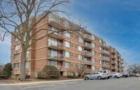 Building Photo - 2200 S Stewart Ave