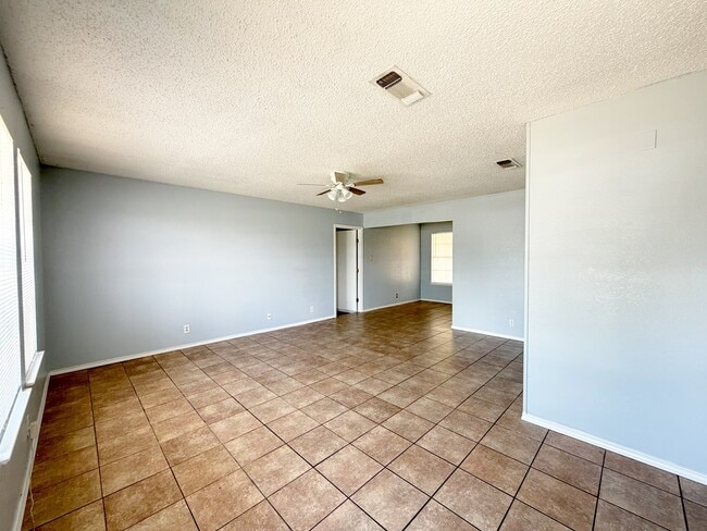 Building Photo - 2 Star Cir
