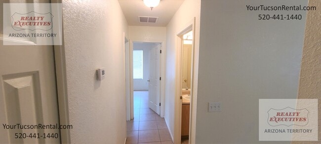 Building Photo - Valencia Rd & Headley Rd 3/2 - All tile fl...