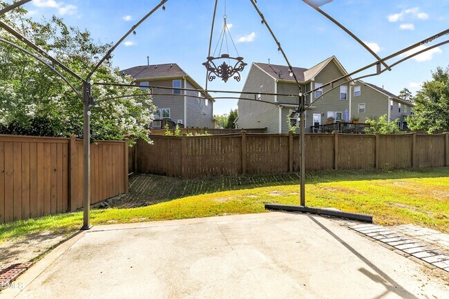 Building Photo - 614 Rose Laurel Ct