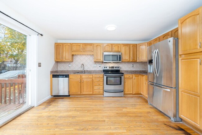 Building Photo - 112 Market St