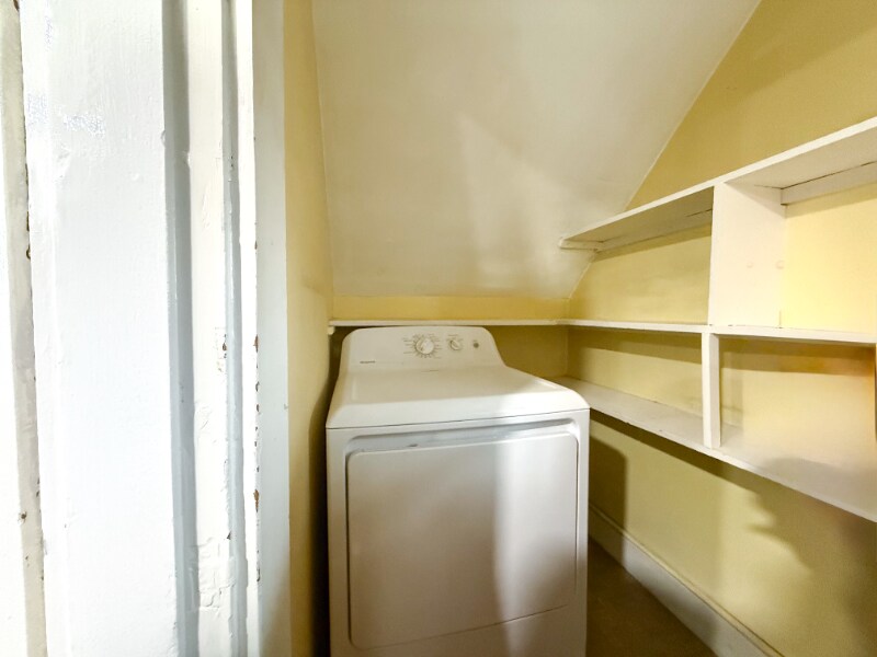 Building Photo - 173 Elm St