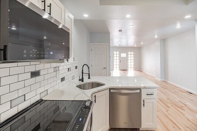 Building Photo - 5611 Arlington St