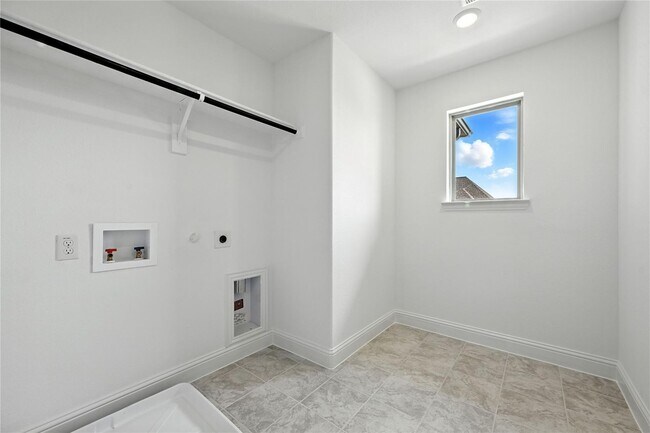 Building Photo - Brand New 4 Bedroom in Celina