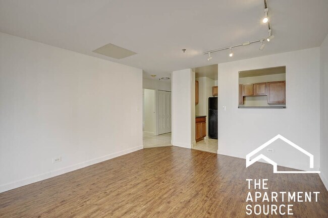 Building Photo - 1000 N La Salle Dr