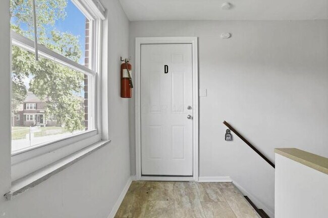 Building Photo - 1009 Lilley Ave