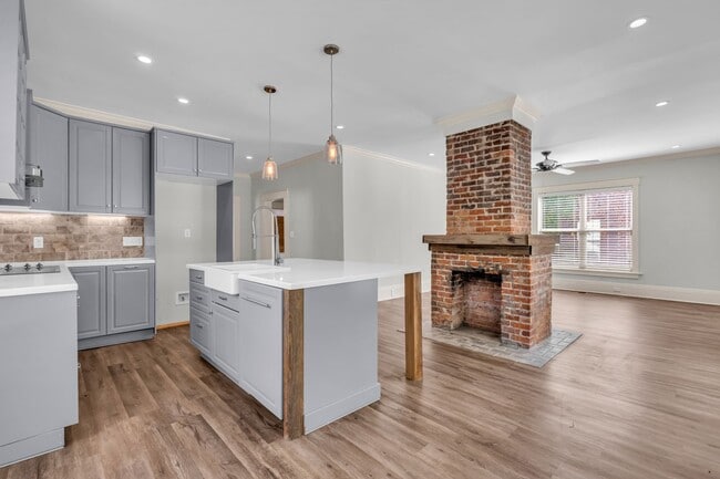 Building Photo - Renovated 3 Bedroom 3.5 Bath Home for Rent!