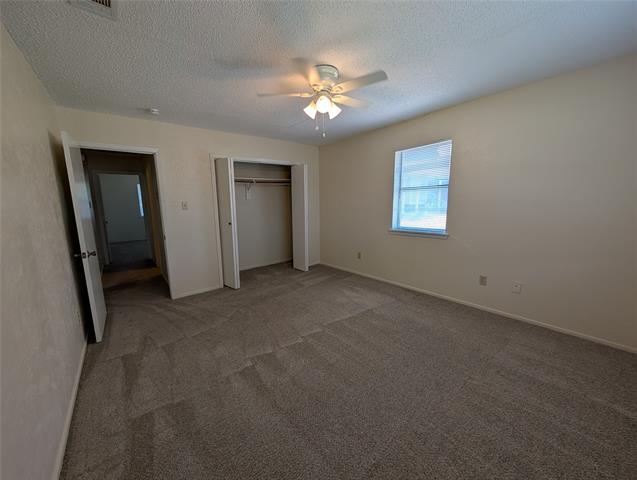 Building Photo - 604 Oak St