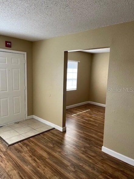 Building Photo - 452 Banyon Tree Cir
