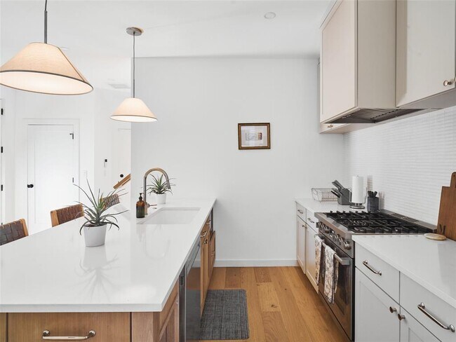 Building Photo - 4427 Gillis St