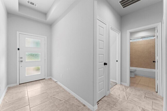 Building Photo - 40560 Goldeneye Pl