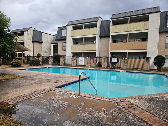 Building Photo - 8421 Hearth Dr