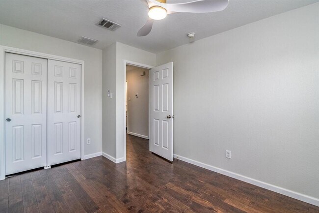 Building Photo - 9628 Beechnut Dr