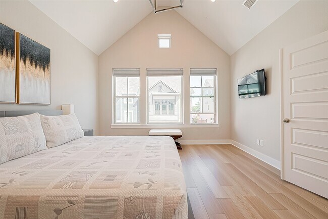 Building Photo - 10915 Brambling Wood Dr