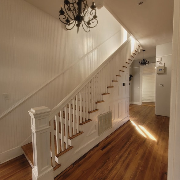 Building Photo - 343 Adelle St