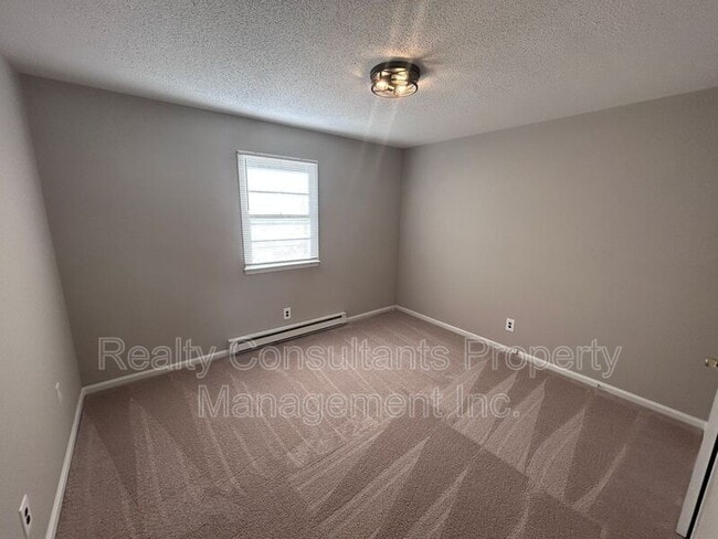 Building Photo - 115 Cox Ave