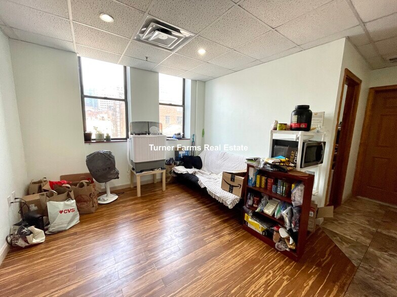 Building Photo - 72 Kneeland St