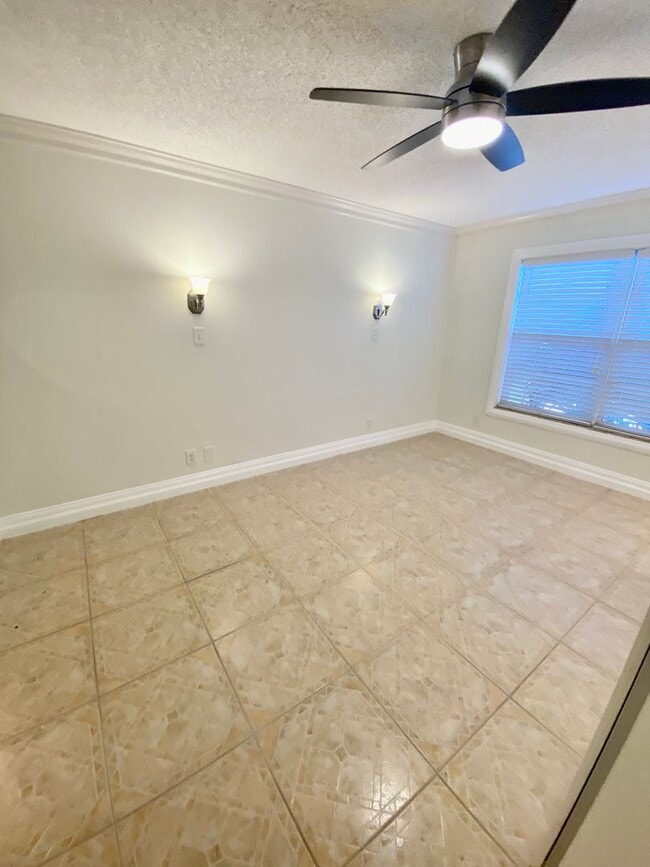 Building Photo - Great Condo in Pompano Beach Just West of ...
