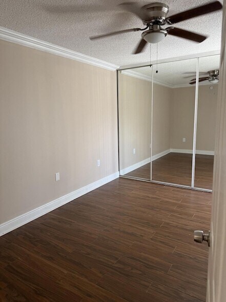 Building Photo - 915 9th Way