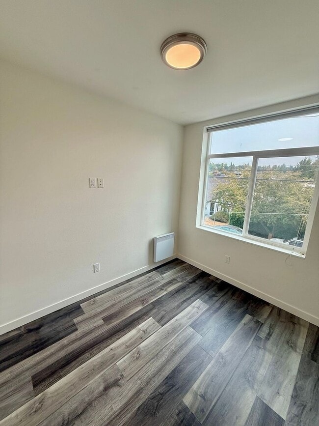 Building Photo - Spacious 8-Bedroom in Ravenna – Centrally Located Near UW and U Village