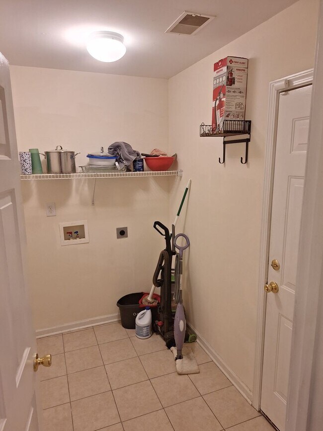 Building Photo - 404 Indigo Ridge Dr